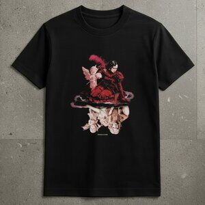 Gothic Angel Reflection Graphic Tee – Dark Fantasy Aesthetic Black T-Shirt